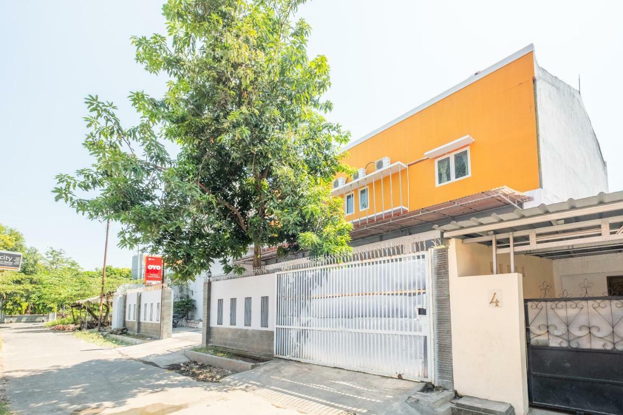 Oyo 863 Tenacity Guest House Syariah Cirebon Exterior foto