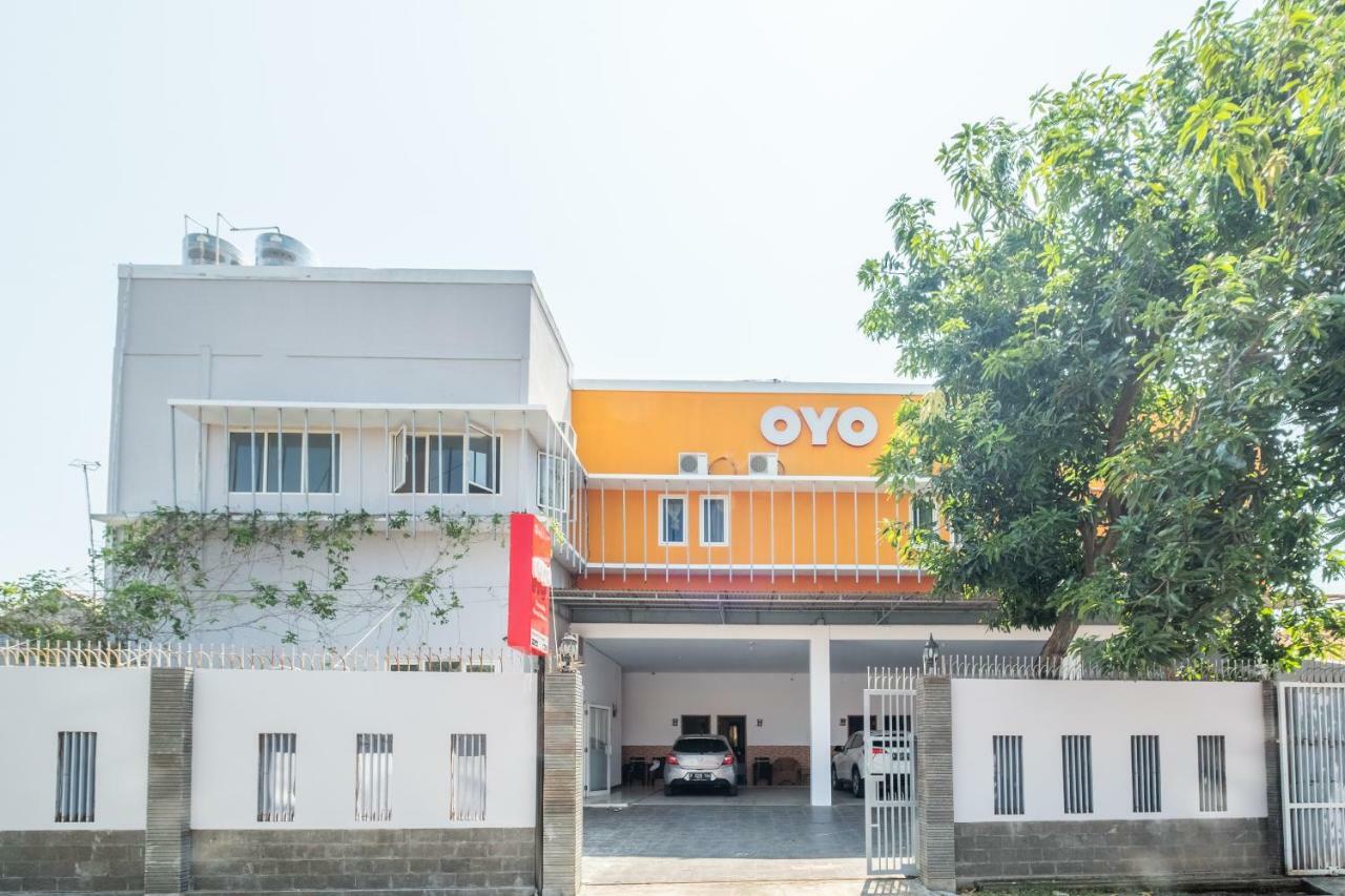 Oyo 863 Tenacity Guest House Syariah Cirebon Exterior foto