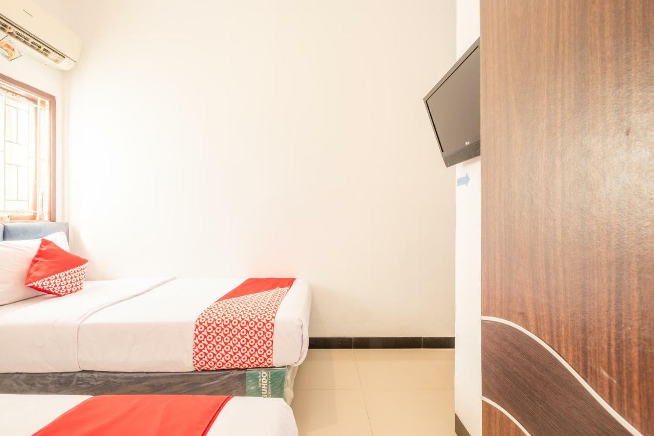 Oyo 863 Tenacity Guest House Syariah Cirebon Exterior foto