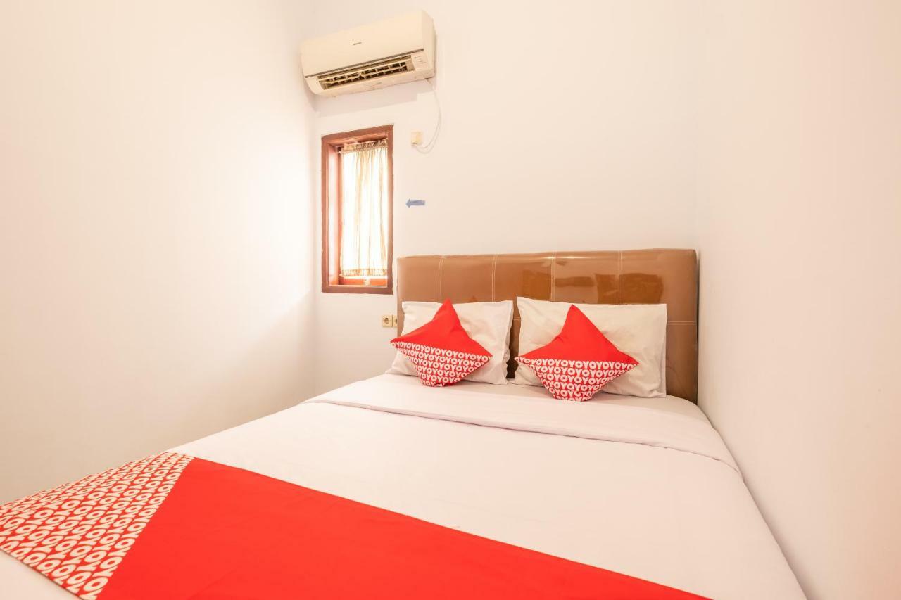 Oyo 863 Tenacity Guest House Syariah Cirebon Exterior foto