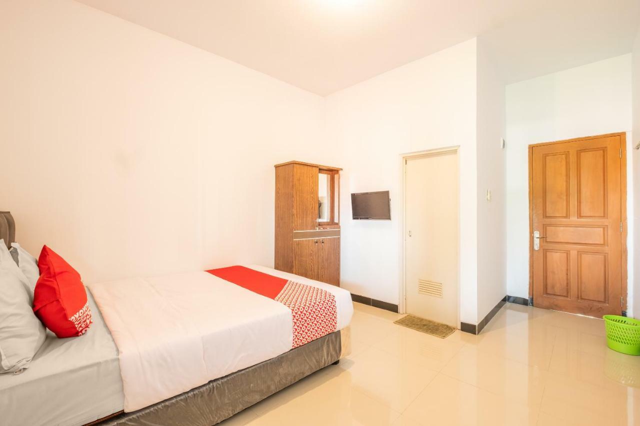 Oyo 863 Tenacity Guest House Syariah Cirebon Exterior foto