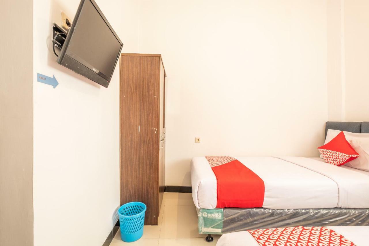 Oyo 863 Tenacity Guest House Syariah Cirebon Exterior foto