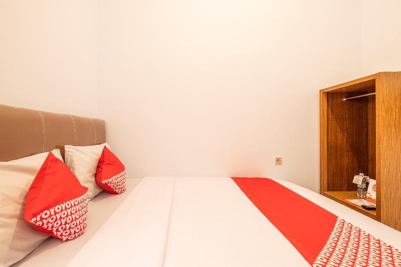 Oyo 863 Tenacity Guest House Syariah Cirebon Exterior foto