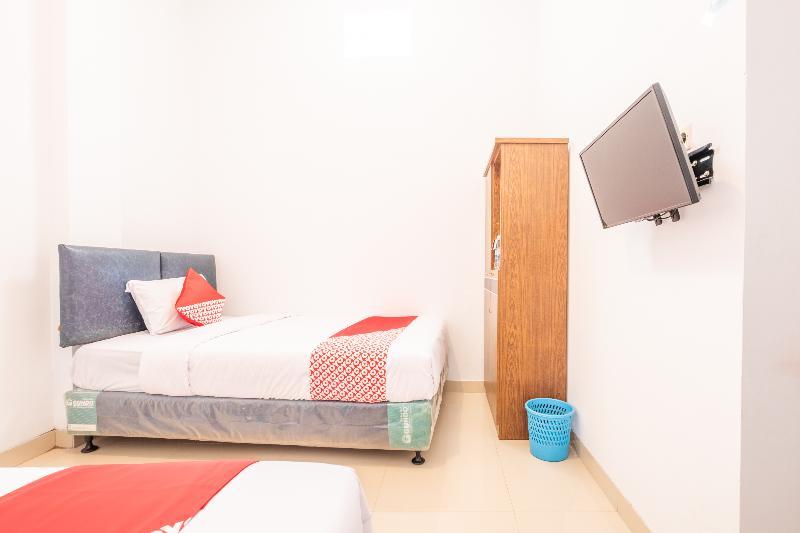 Oyo 863 Tenacity Guest House Syariah Cirebon Exterior foto