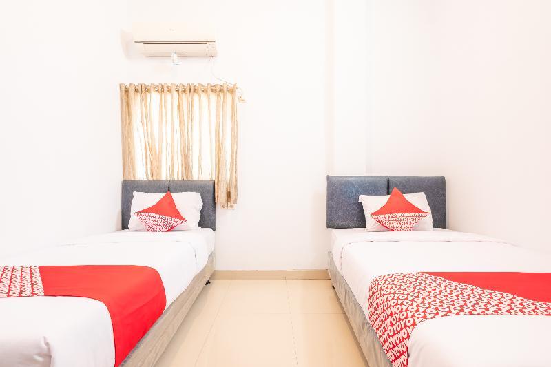 Oyo 863 Tenacity Guest House Syariah Cirebon Exterior foto